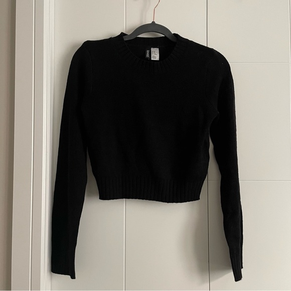 H&M Sweaters - 3/$45 H&M Crewneck Sweater
